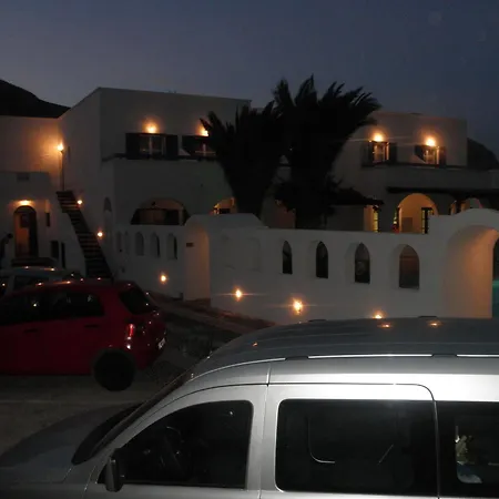 Clio Apartahotel Perissa (Santorini)